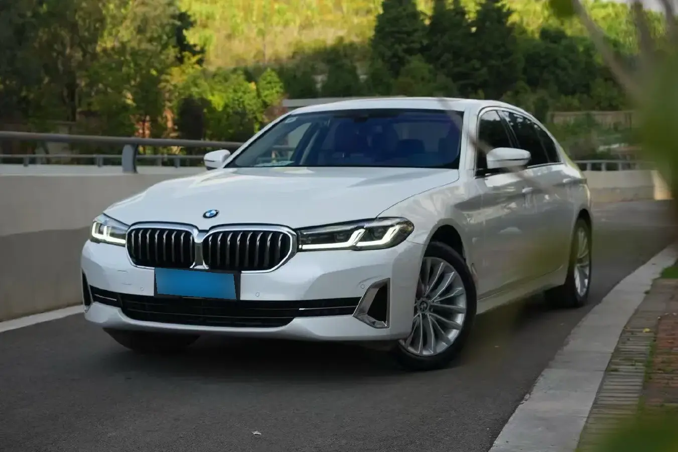 2022 BMW 5 Series 2.0T 184HP L4 8AT