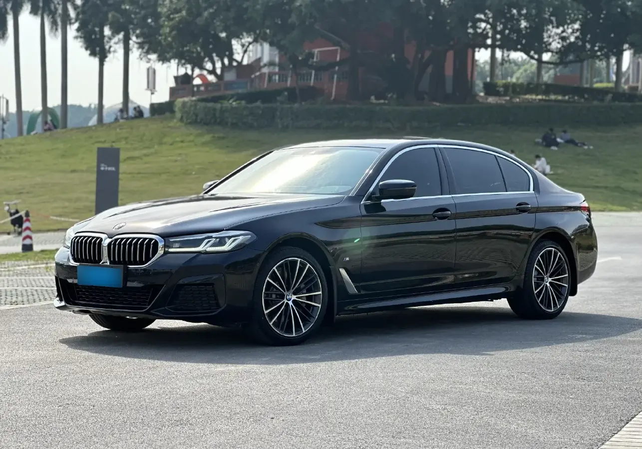 2022 BMW 5 Series 2.0T 252HP L4 8AT