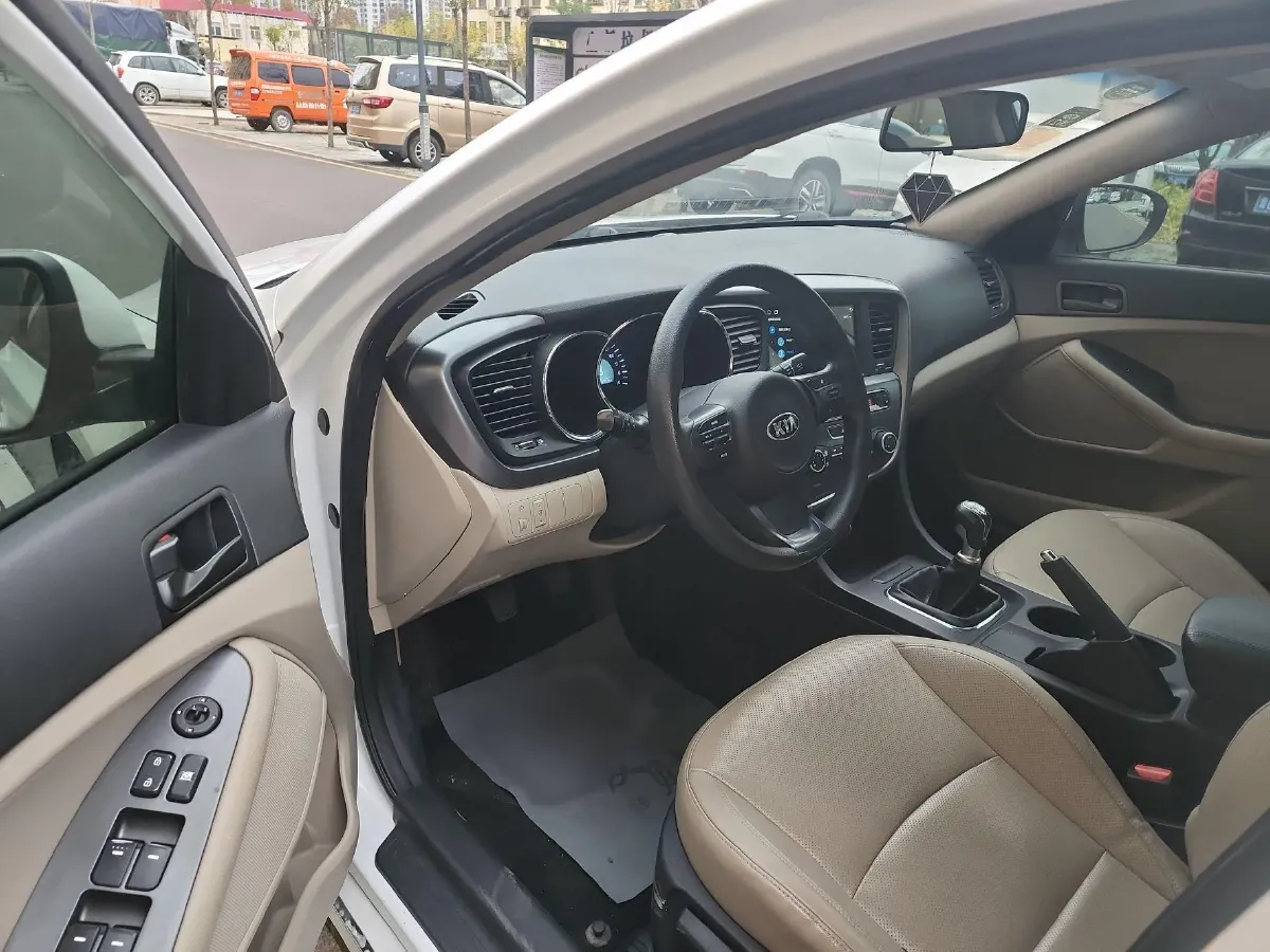 2014 Kia K5 2.0L 162HP L4 6MT,autocango,china used car exporter,china ev exporter,chinese used car exporter,chinese used ev exporter