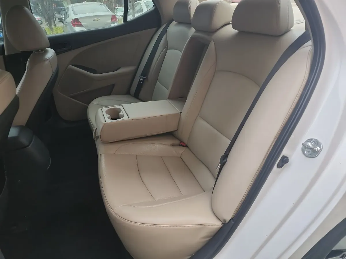 2014 Kia K5 2.0L 162HP L4 6MT,autocango,china used car exporter,china ev exporter,chinese used car exporter,chinese used ev exporter
