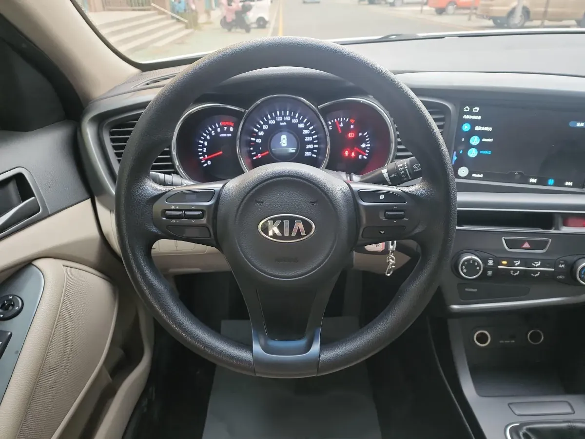 2014 Kia K5 2.0L 162HP L4 6MT,autocango,china used car exporter,china ev exporter,chinese used car exporter,chinese used ev exporter