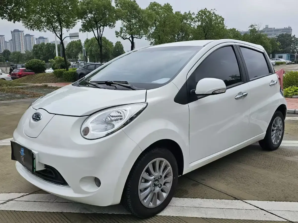 2017 JAC iEV6E BEV 22KWH