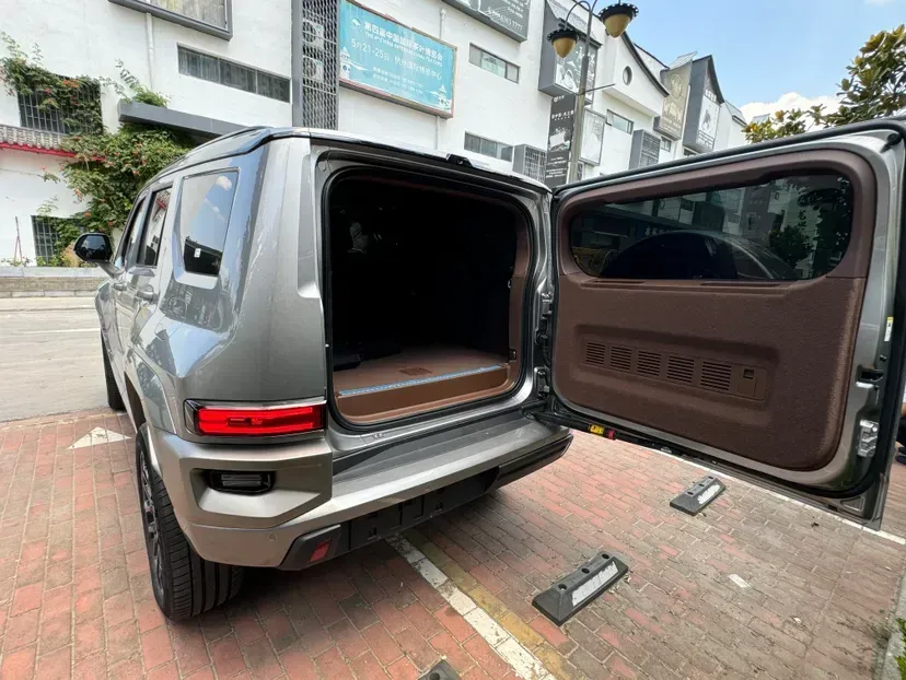 2024 Tank 700 3.0T 360HP V6 9AT PHEV 37.1KWH,autocango,china used car exporter,china ev exporter,chinese used car exporter,chinese used ev exporter