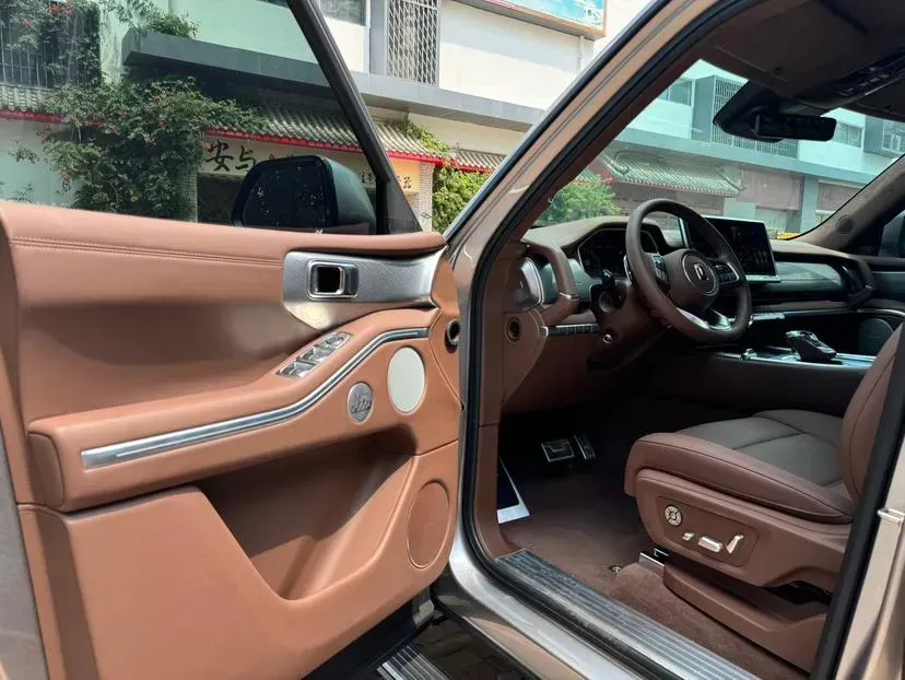 2024 Tank 700 3.0T 360HP V6 9AT PHEV 37.1KWH,autocango,china used car exporter,china ev exporter,chinese used car exporter,chinese used ev exporter