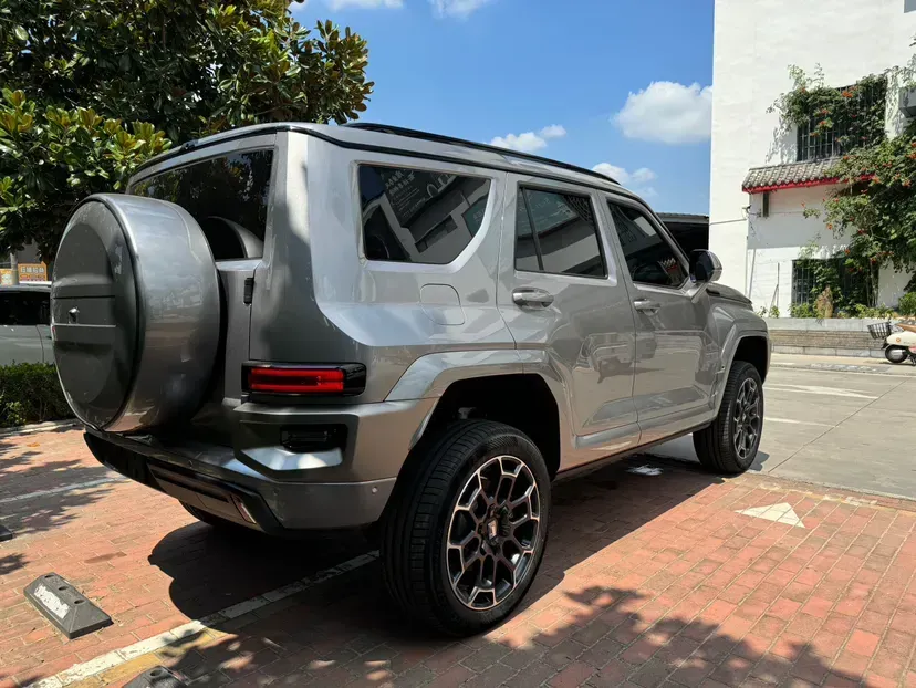 2024 Tank 700 3.0T 360HP V6 9AT PHEV 37.1KWH,autocango,china used car exporter,china ev exporter,chinese used car exporter,chinese used ev exporter