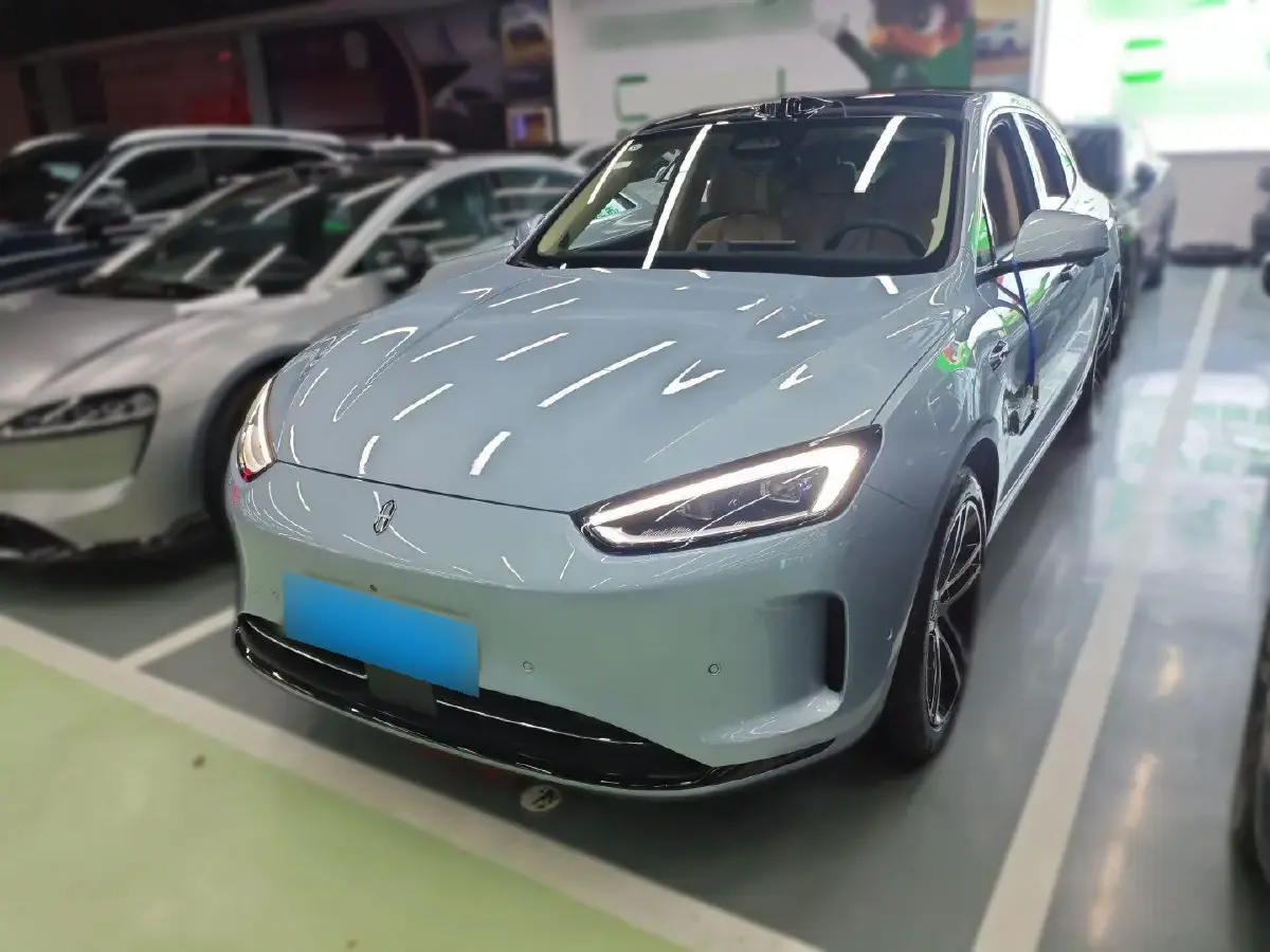 2023 HIMA M5 BEV 80KWH
