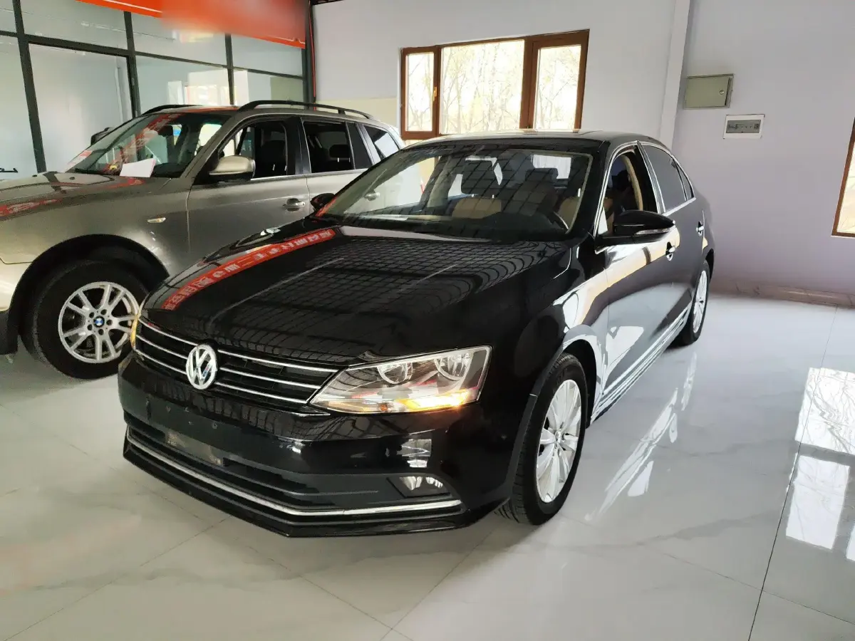2015 Volkswagen Sagitar 1.4T 131HP L4 7DCT