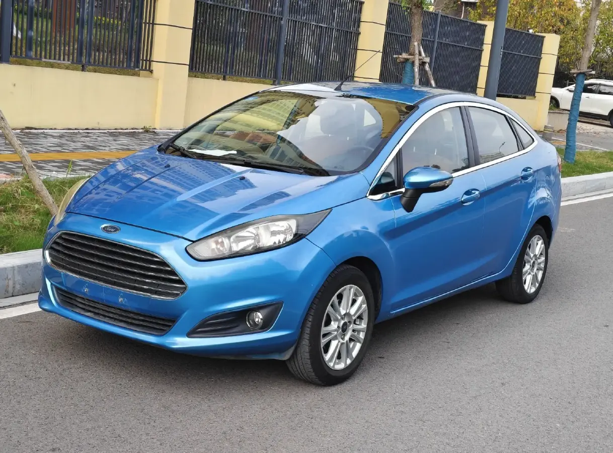 2013 Ford Fiesta 1.5L 110HP L4 5MT
