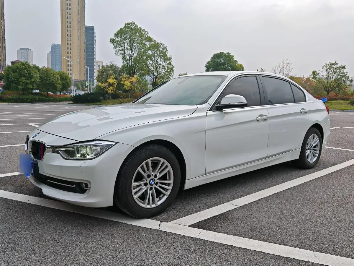 2013 BMW 3 Series 2.0T 184HP L4 8AT