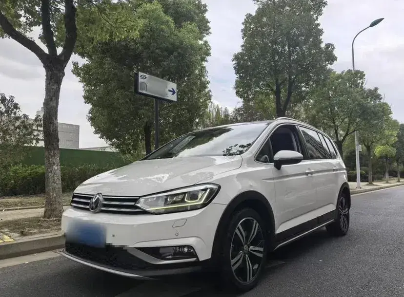 2018 Volkswagen Touran 1.4T 150HP L4 7DCT