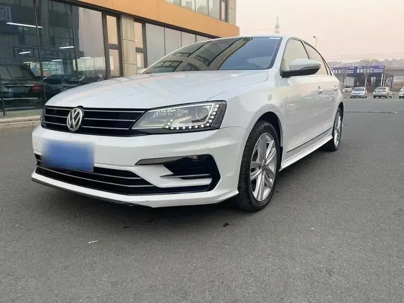 2018 Volkswagen Sagitar 1.4T 150HP L4 7DCT