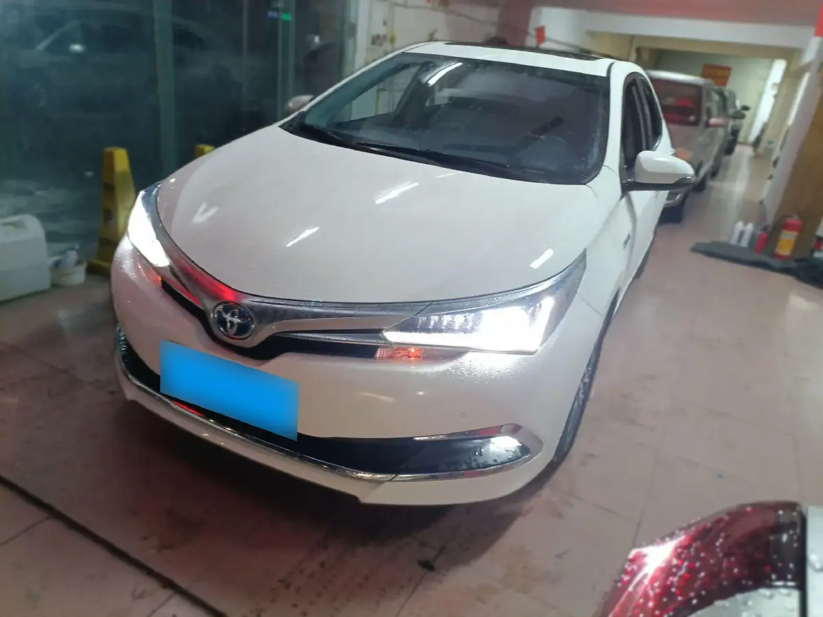 2017 Toyota Corolla 1.8L 99HP L4 E-CVT Hybrid