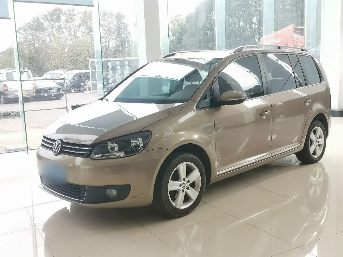 2015 Volkswagen Touran 1.4T 131HP L4 7DCT