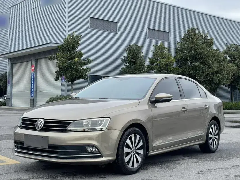 2017 Volkswagen Sagitar 1.2T 110HP L4 7DCT