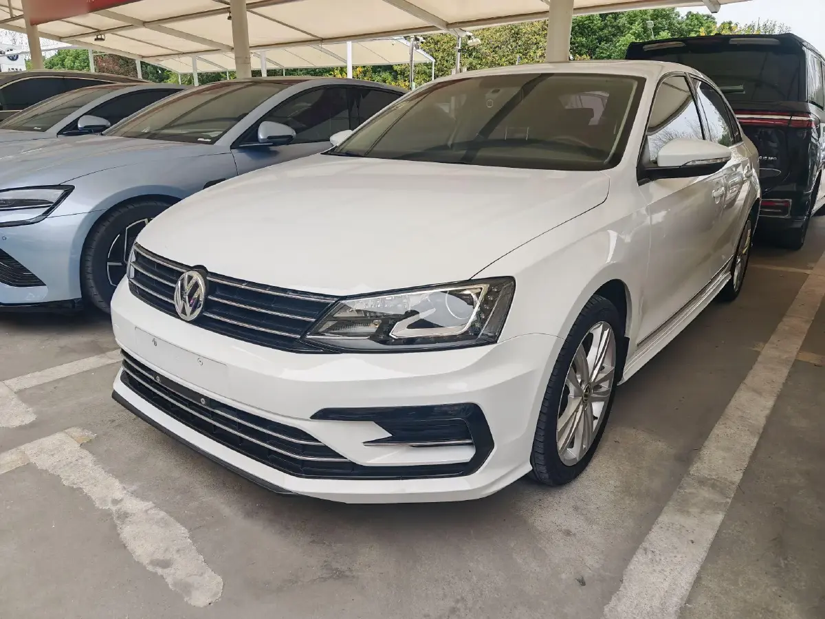 2018 Volkswagen Sagitar 1.4T 150HP L4 7DCT