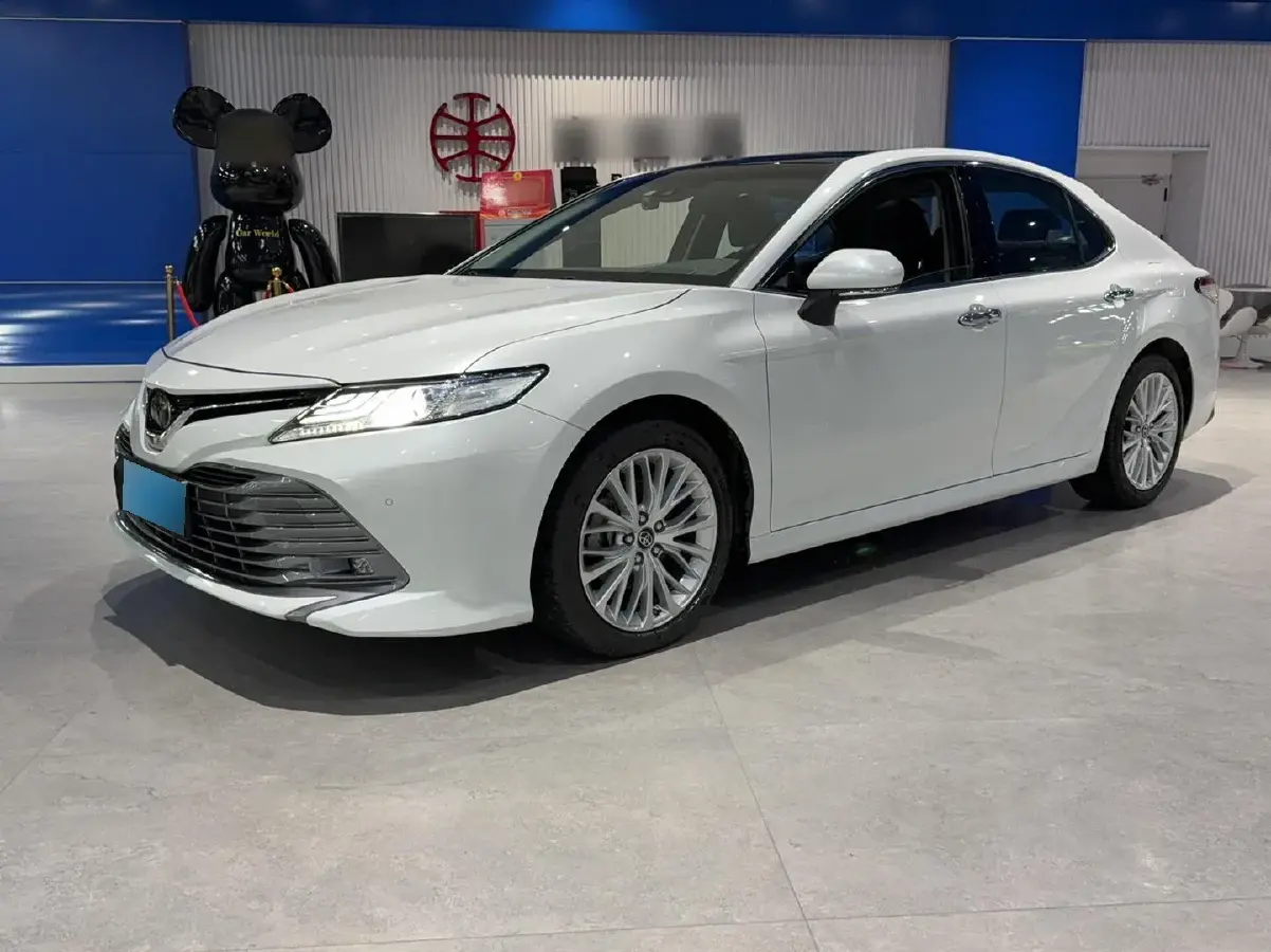 2018 Toyota Camry 2.5L 209HP L4 8AT