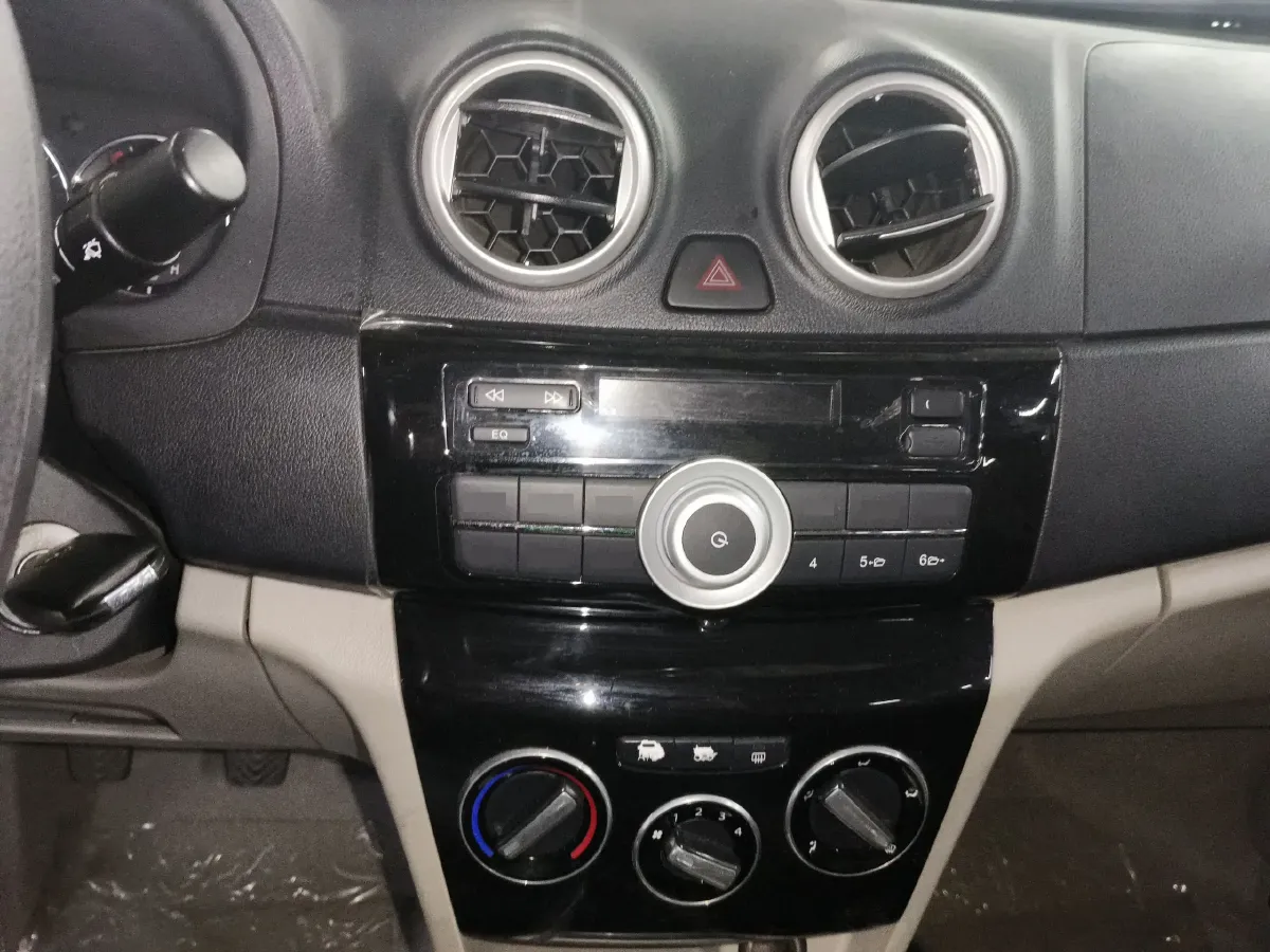 2015 ChangAn Alsvin V3 1.4L 101HP L4 5MT,autocango,china used car exporter,china ev exporter,chinese used car exporter,chinese used ev exporter