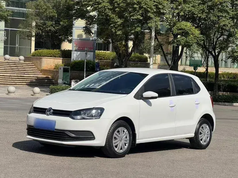 2016 Volkswagen Polo 1.4L 90HP L4 6AT