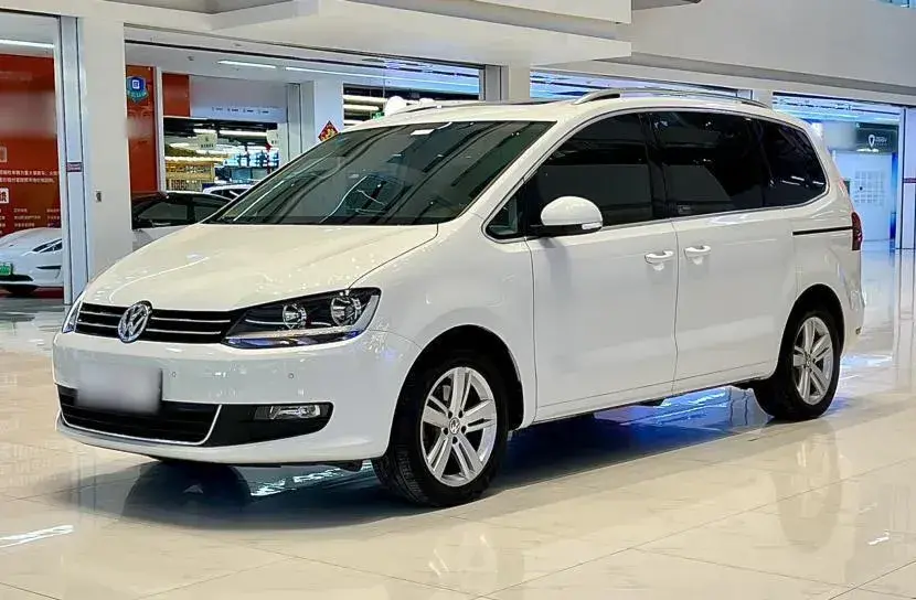 2016 Volkswagen Sharan 2.0T 220HP L4 6DCT