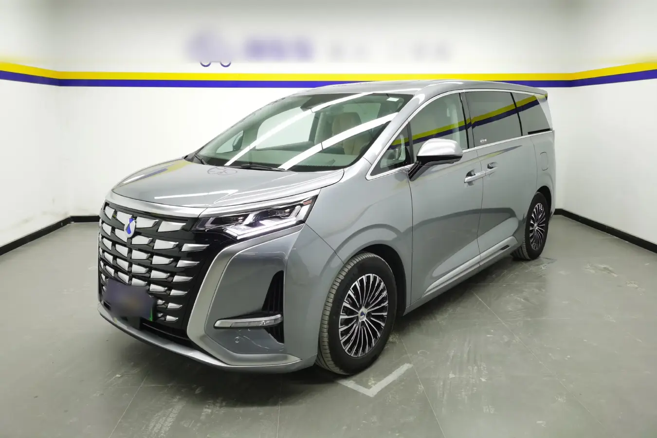 2022 Denza D9 1.5T 139HP L4 E-CVT PHEV 40.06KWH