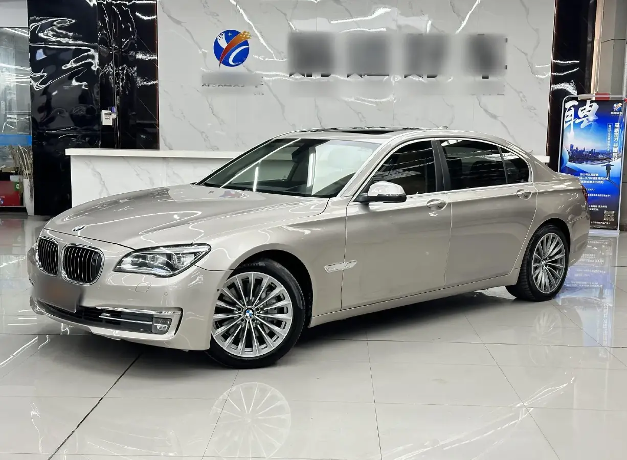 2013 BMW 7 Series 3.0T 320HP L6 8AT