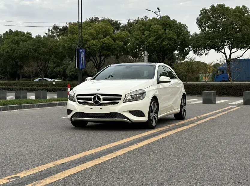 2015 Mercedes-Benz A Class 1.6T 122HP L4 7DCT