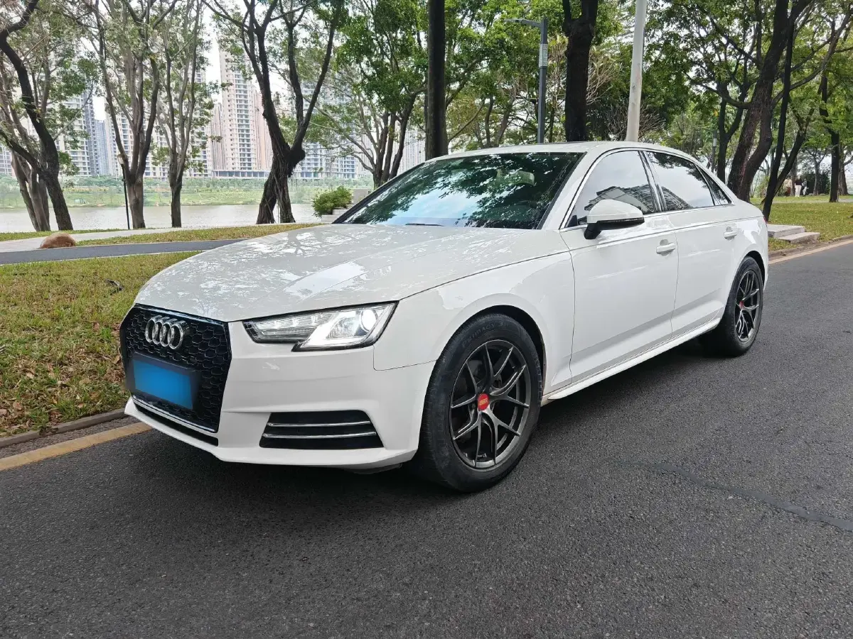 2017 Audi A4L 2.0T 190HP L4 7DCT