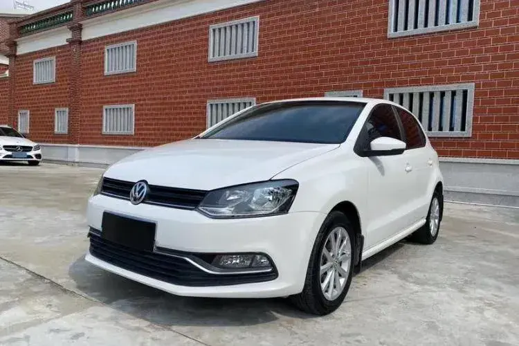2016 Volkswagen Polo 1.6L 110HP L4 6AT