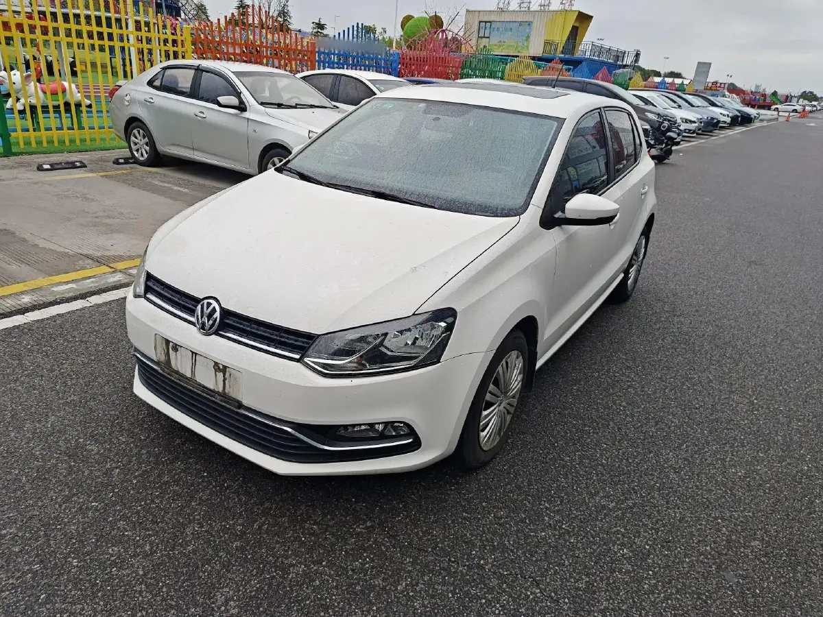 2016 Volkswagen Polo 1.6L 110HP L4 6AT
