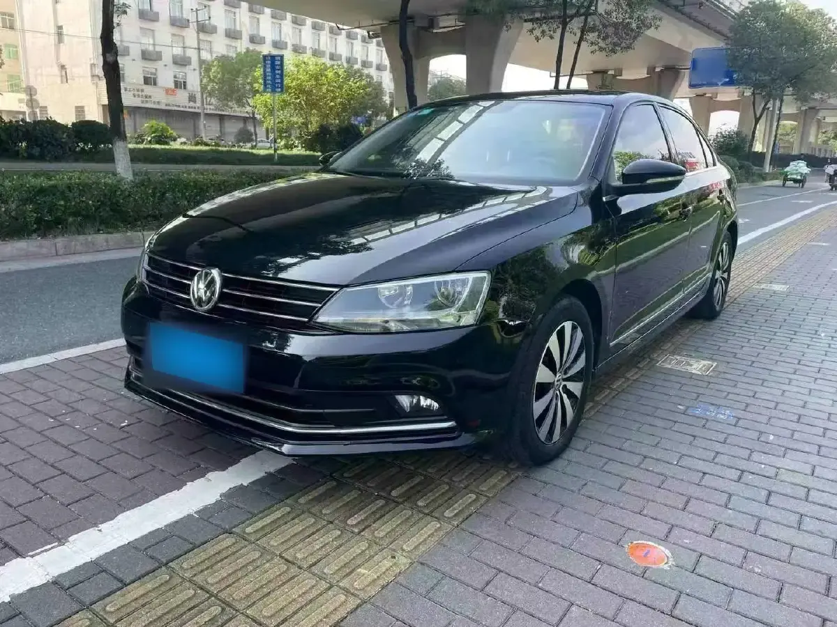 2017 Volkswagen Sagitar 1.4T 131HP L4 7DCT
