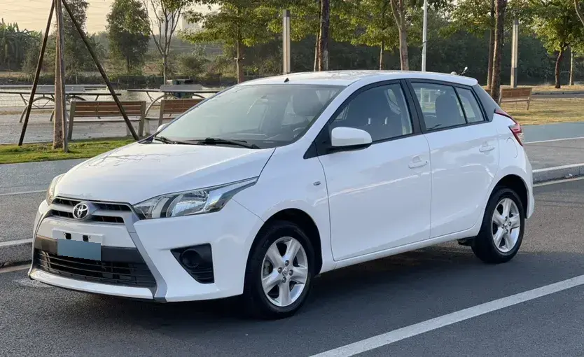 2015 Toyota Yaris L 1.5L 107HP L4 4AT