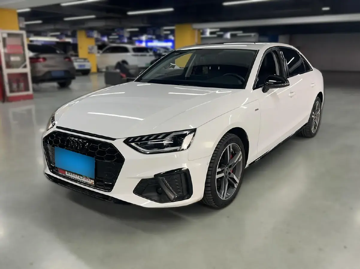 2022 Audi A4L 2.0T 190HP L4 7DCT