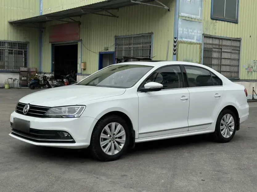 2015 Volkswagen Sagitar 1.6L 110HP L4 5MT