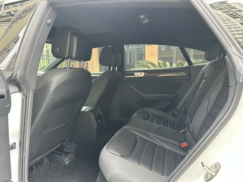 2023 Volkswagen CC 2.0T 220HP L4 7DCT,autocango,china used car exporter,china ev exporter,chinese used car exporter,chinese used ev exporter