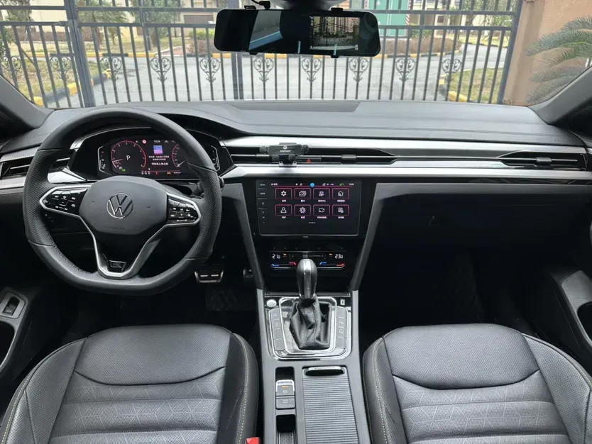 2023 Volkswagen CC 2.0T 220HP L4 7DCT,autocango,china used car exporter,china ev exporter,chinese used car exporter,chinese used ev exporter