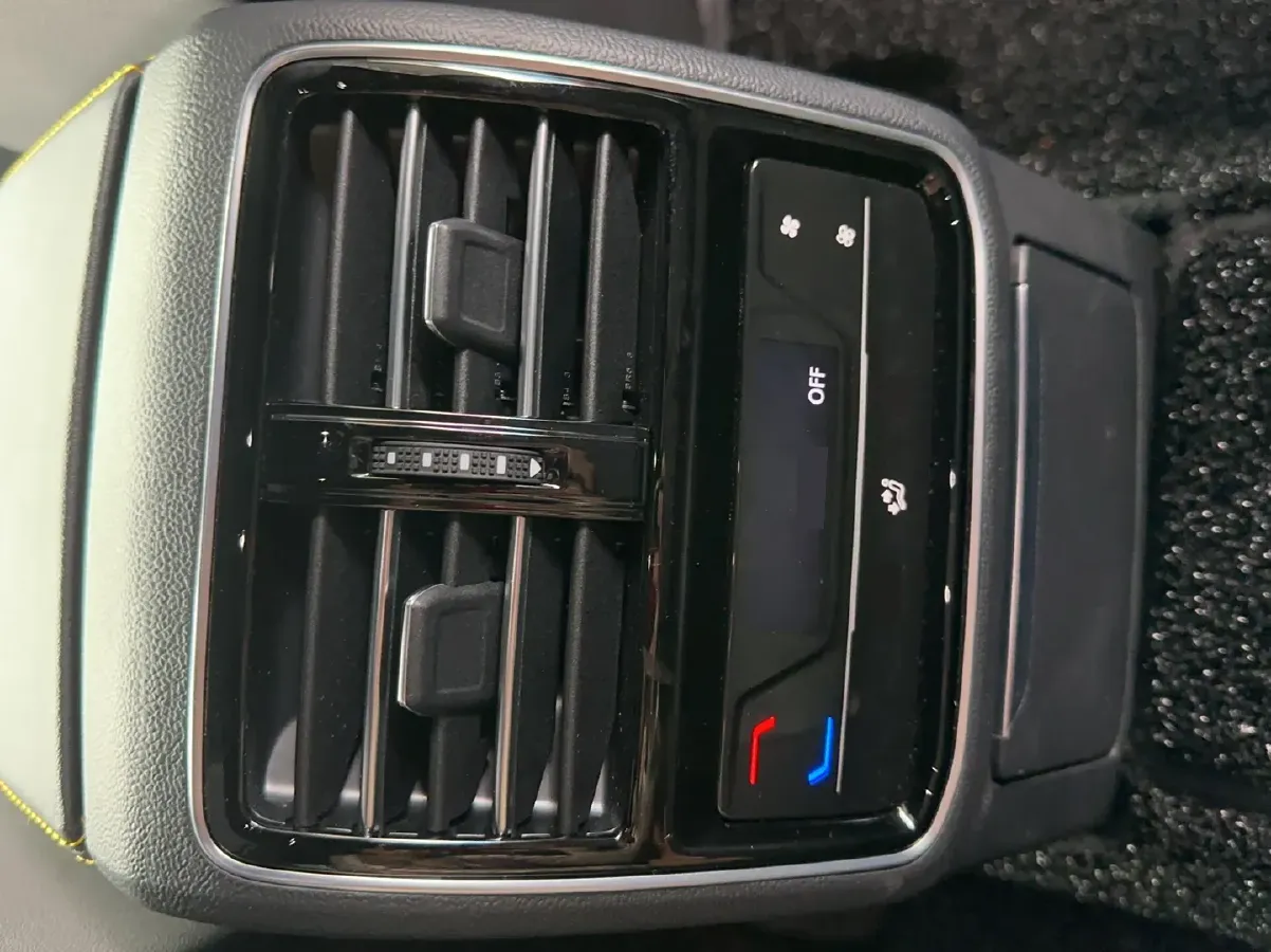 2023 Volkswagen CC 2.0T 220HP L4 7DCT,autocango,china used car exporter,china ev exporter,chinese used car exporter,chinese used ev exporter