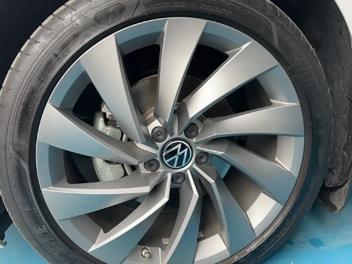 2023 Volkswagen CC 2.0T 220HP L4 7DCT,autocango,china used car exporter,china ev exporter,chinese used car exporter,chinese used ev exporter