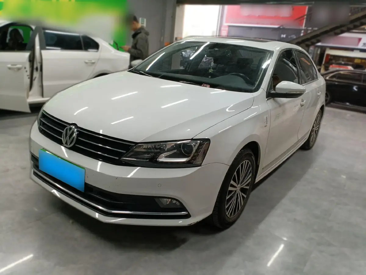 2017 Volkswagen Sagitar 1.4T 131HP L4 7DCT