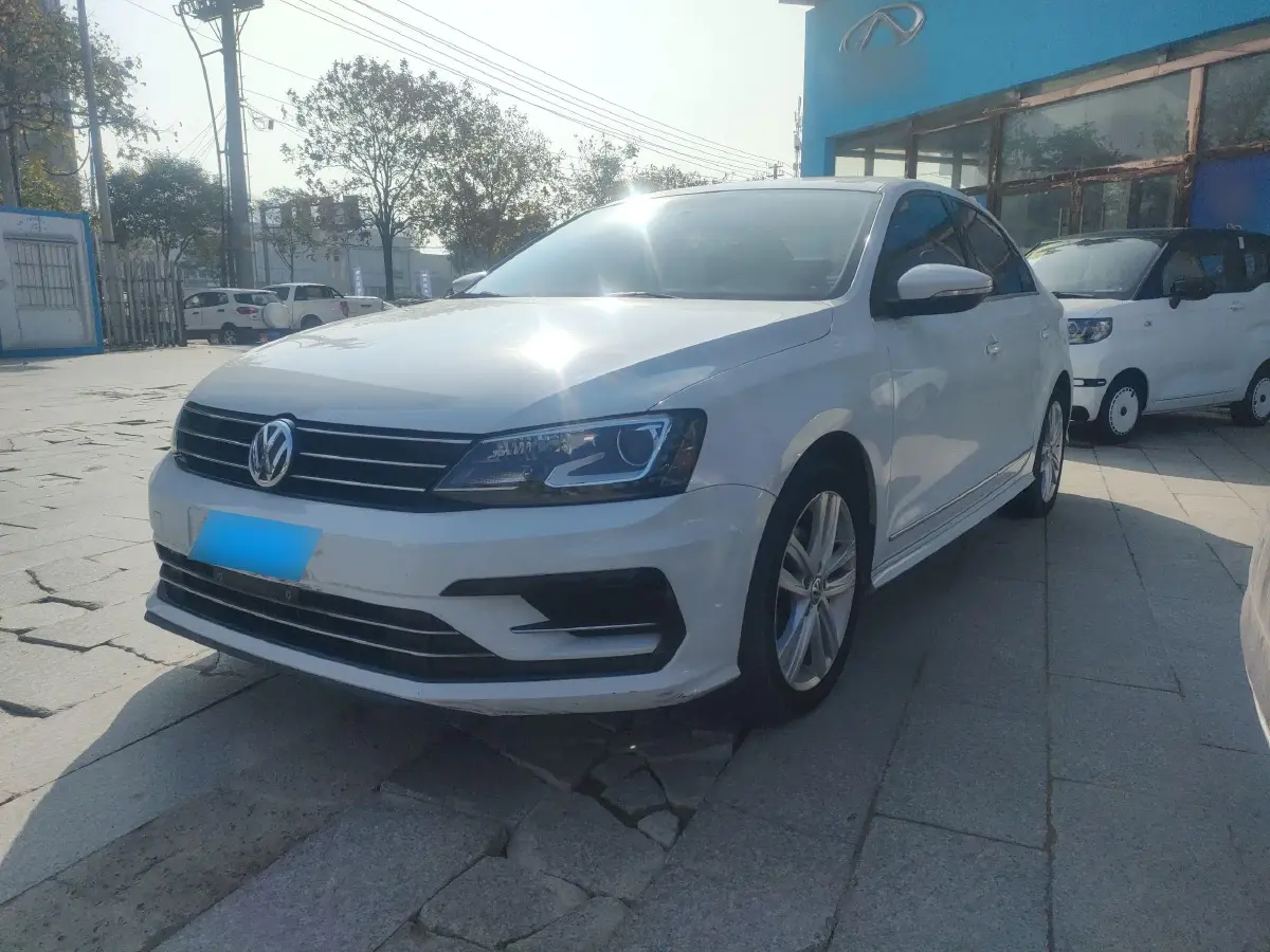 2018 Volkswagen Sagitar 1.4T 150HP L4 7DCT