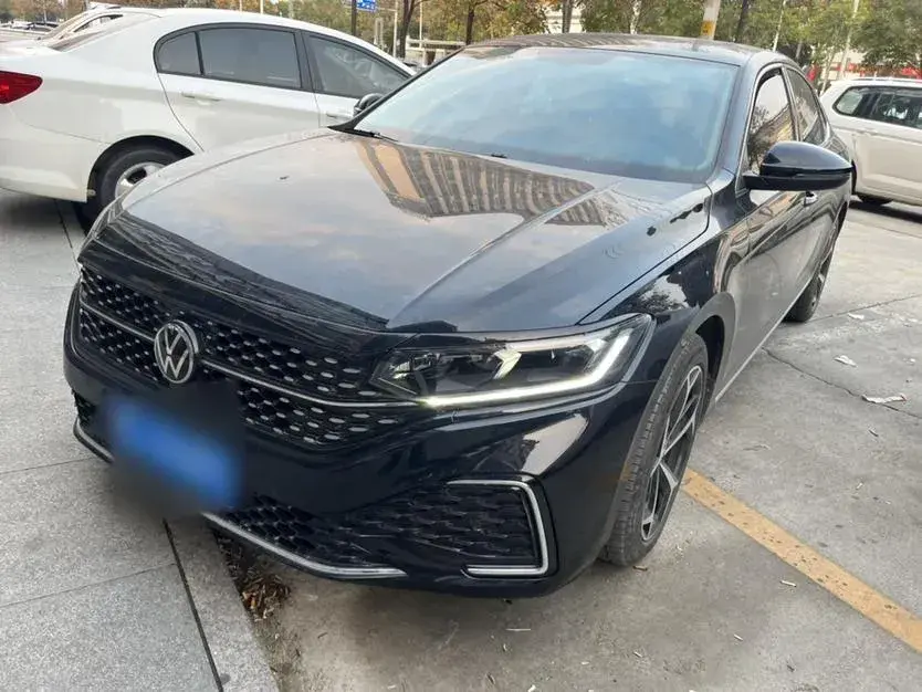 2024 Volkswagen Passat 2.0T 186HP L4 7DCT