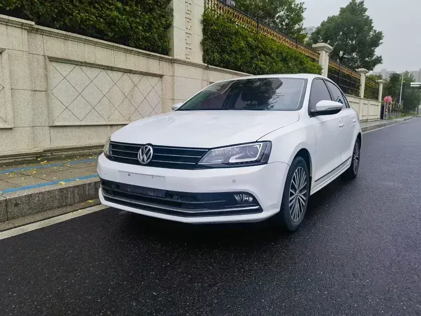2017 Volkswagen Sagitar 1.4T 131HP L4 7DCT