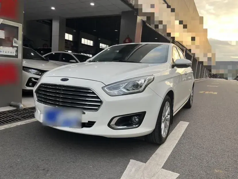 2015 Ford Escort 1.5L 113HP L4 6AT