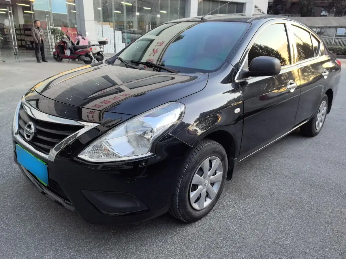 2015 Nissan Sunny 1.5L 112HP L4 5MT