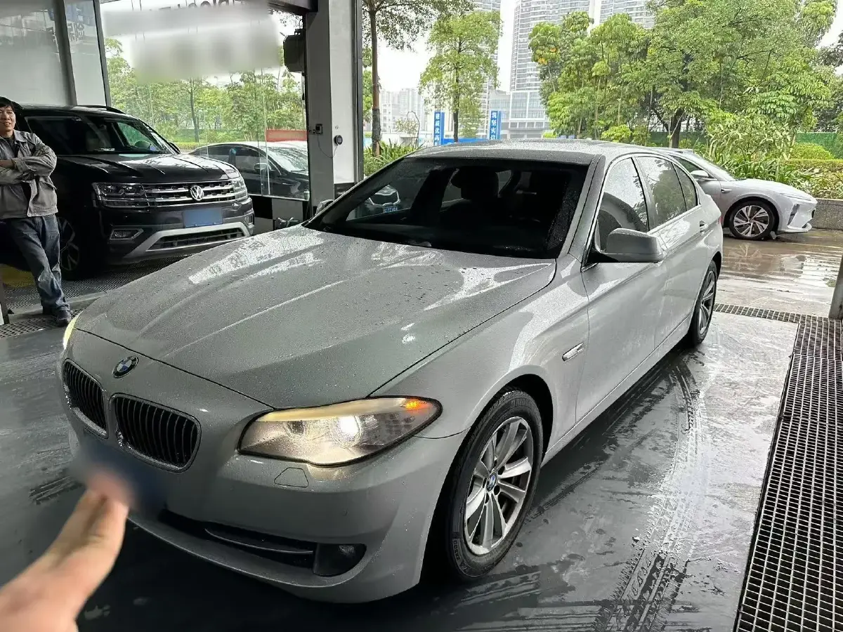 2012 BMW 5 Series 2.5L 177HP L6 8AT
