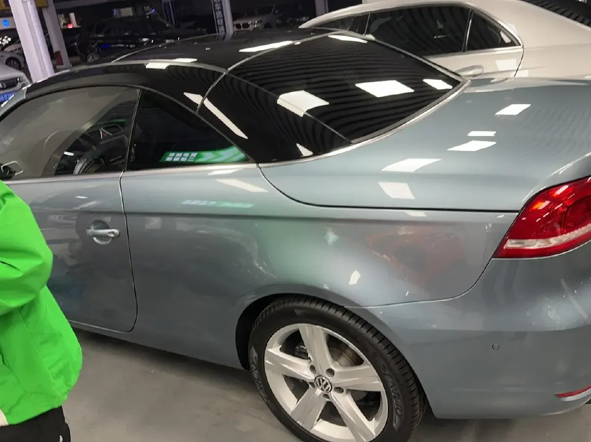 2011 Volkswagen Eos 2.0T 211HP L4 6DCT,autocango,china used car exporter,china ev exporter,chinese used car exporter,chinese used ev exporter