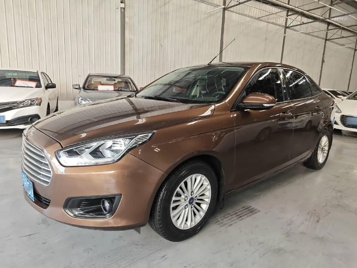 2015 Ford Escort 1.5L 113HP L4 5MT