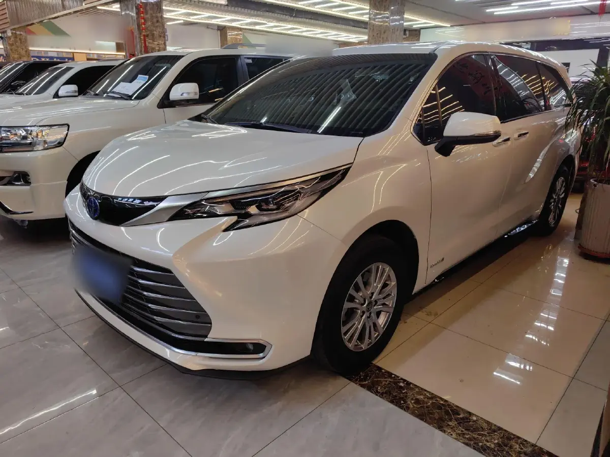 2021 Toyota Sienna 2.5L 192HP L4 E-CVT Hybrid