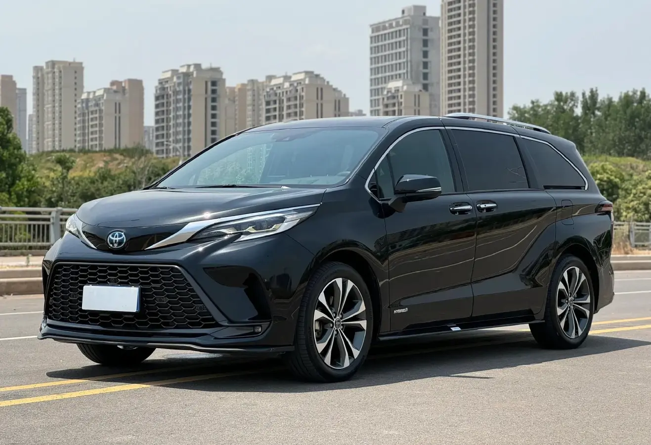 2023 Toyota Granvia 2.5L 189HP L4 E-CVT Hybrid