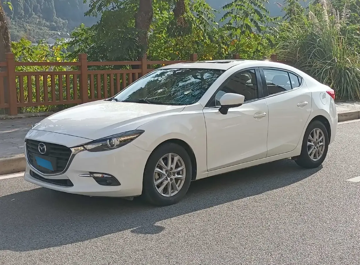 2017 Mazda 3 Axela 1.5L 117HP L4 6AT