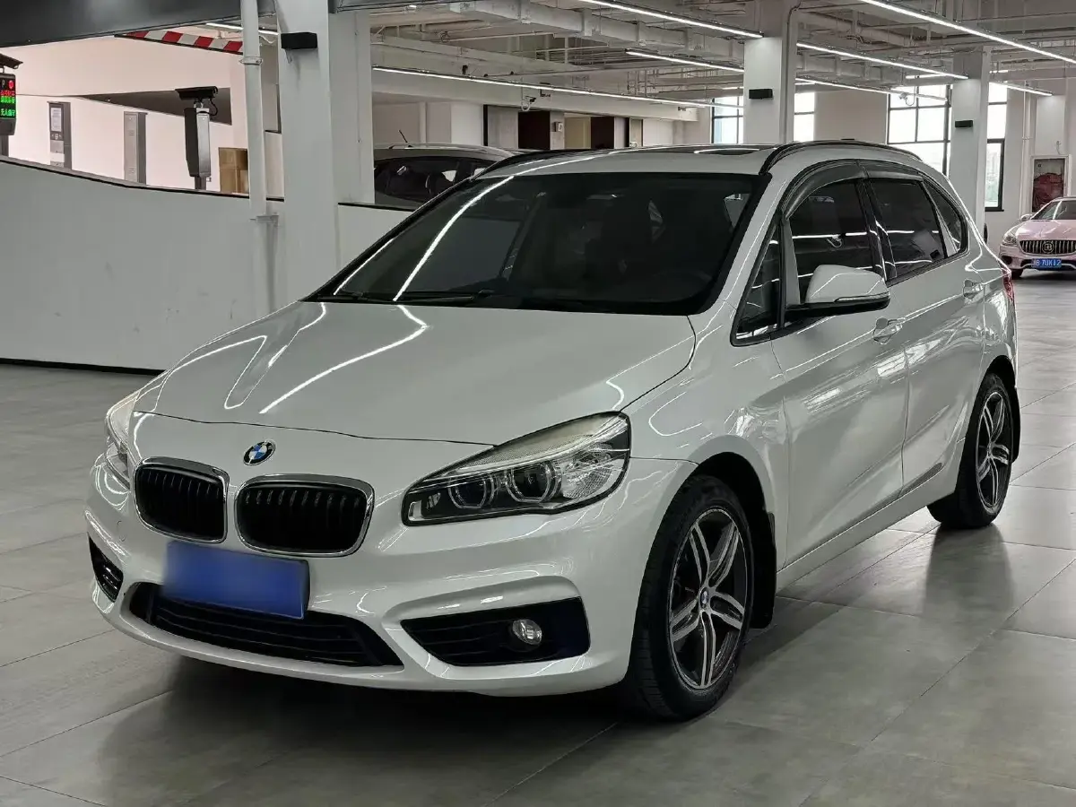 2015 BMW 2 Series Wagon 1.5T 136HP L3 6AT